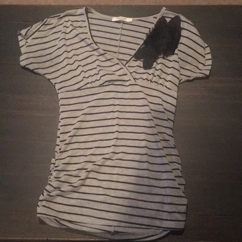 Size small maternity shirt.